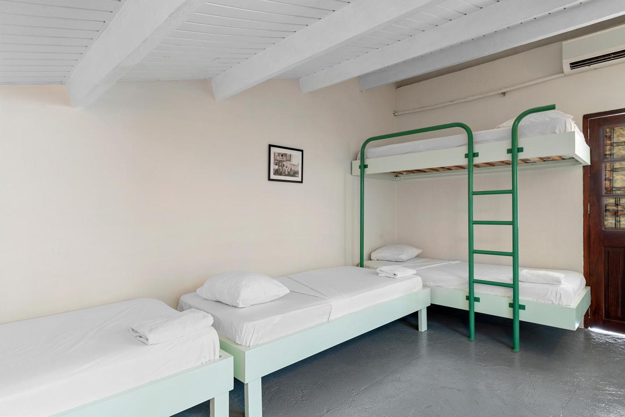 The Ritz Hostel 빌렘스타트 외부 사진