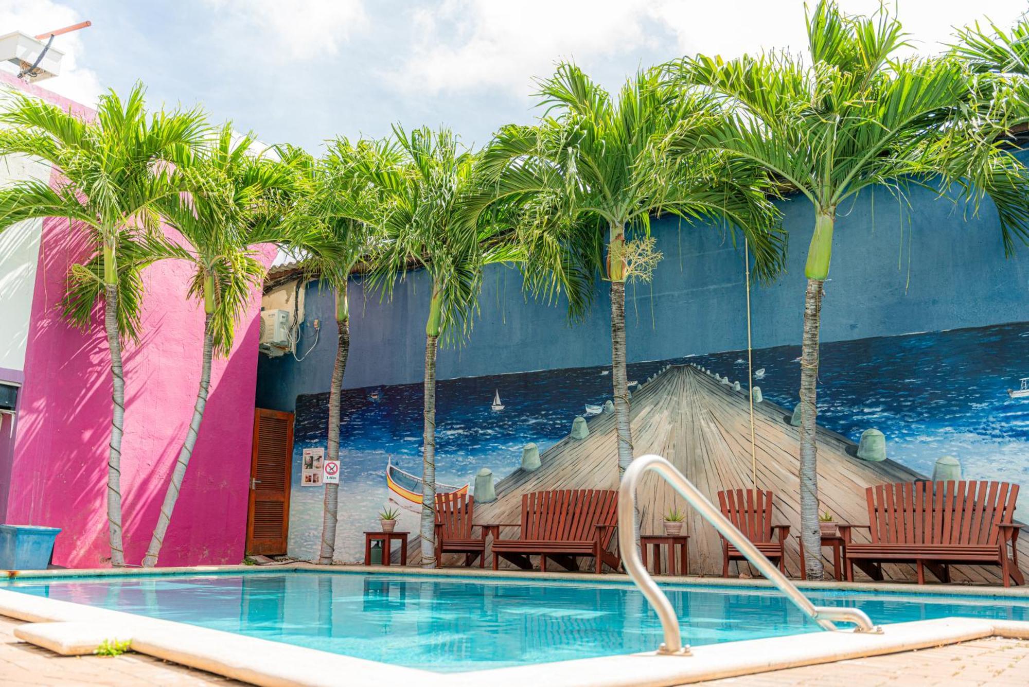The Ritz Hostel 빌렘스타트 외부 사진
