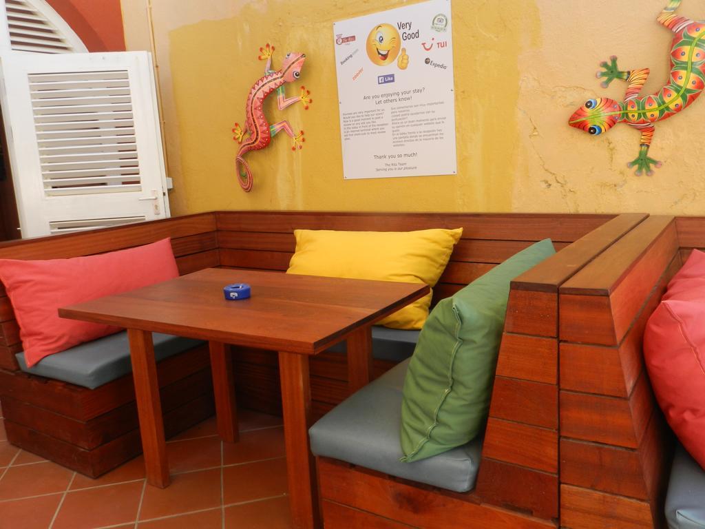 The Ritz Hostel 빌렘스타트 외부 사진
