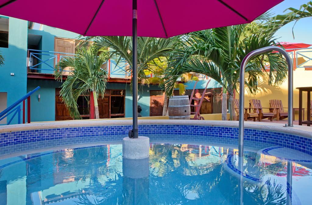 The Ritz Hostel 빌렘스타트 외부 사진