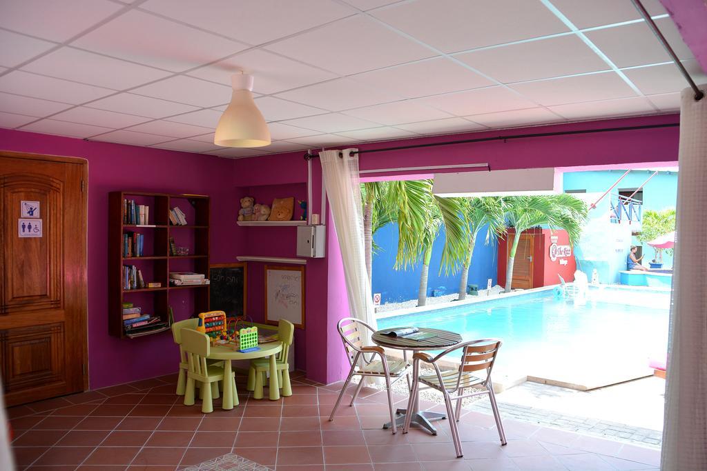 The Ritz Hostel 빌렘스타트 외부 사진