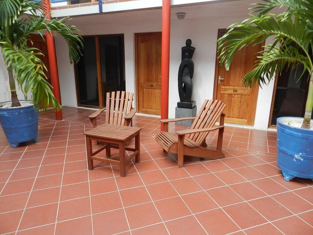 The Ritz Hostel 빌렘스타트 외부 사진