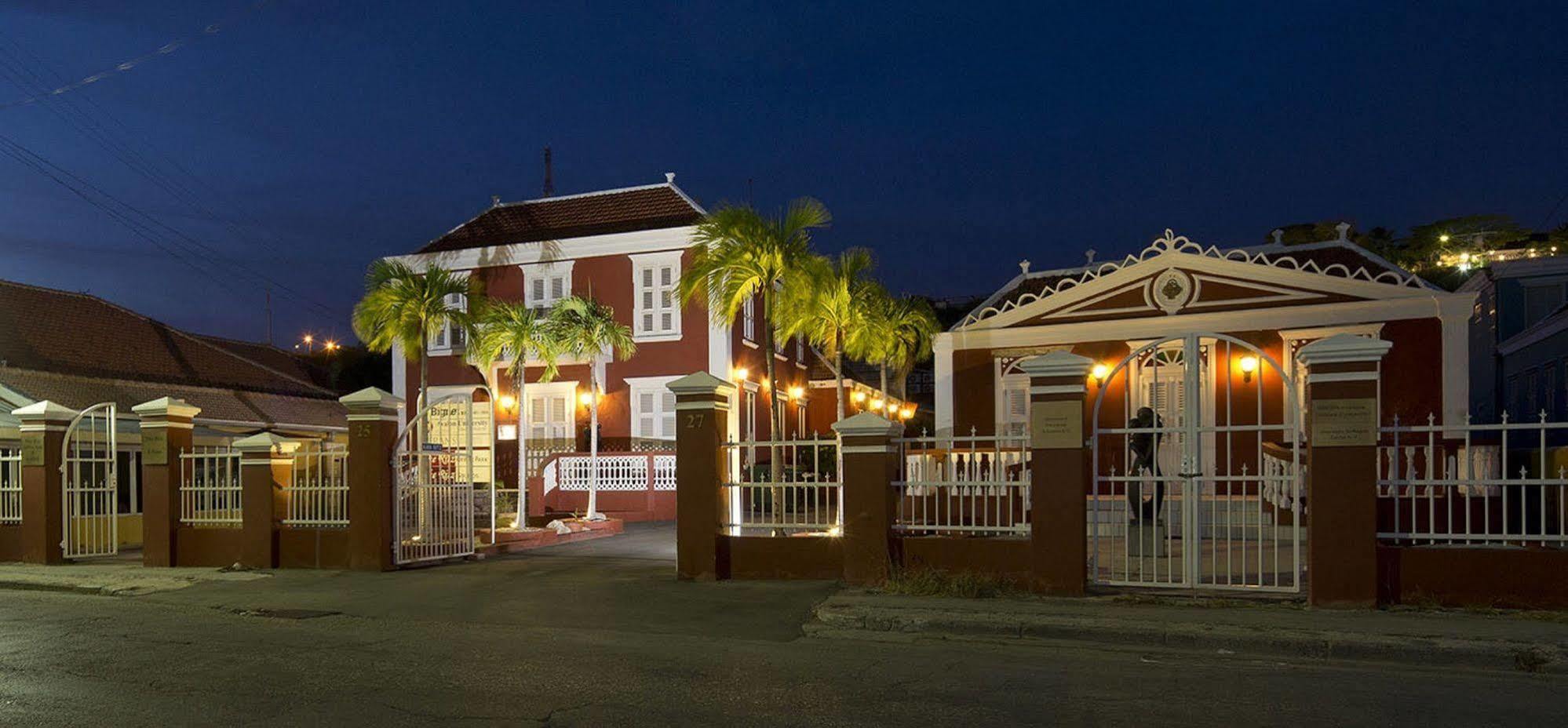 The Ritz Hostel 빌렘스타트 외부 사진