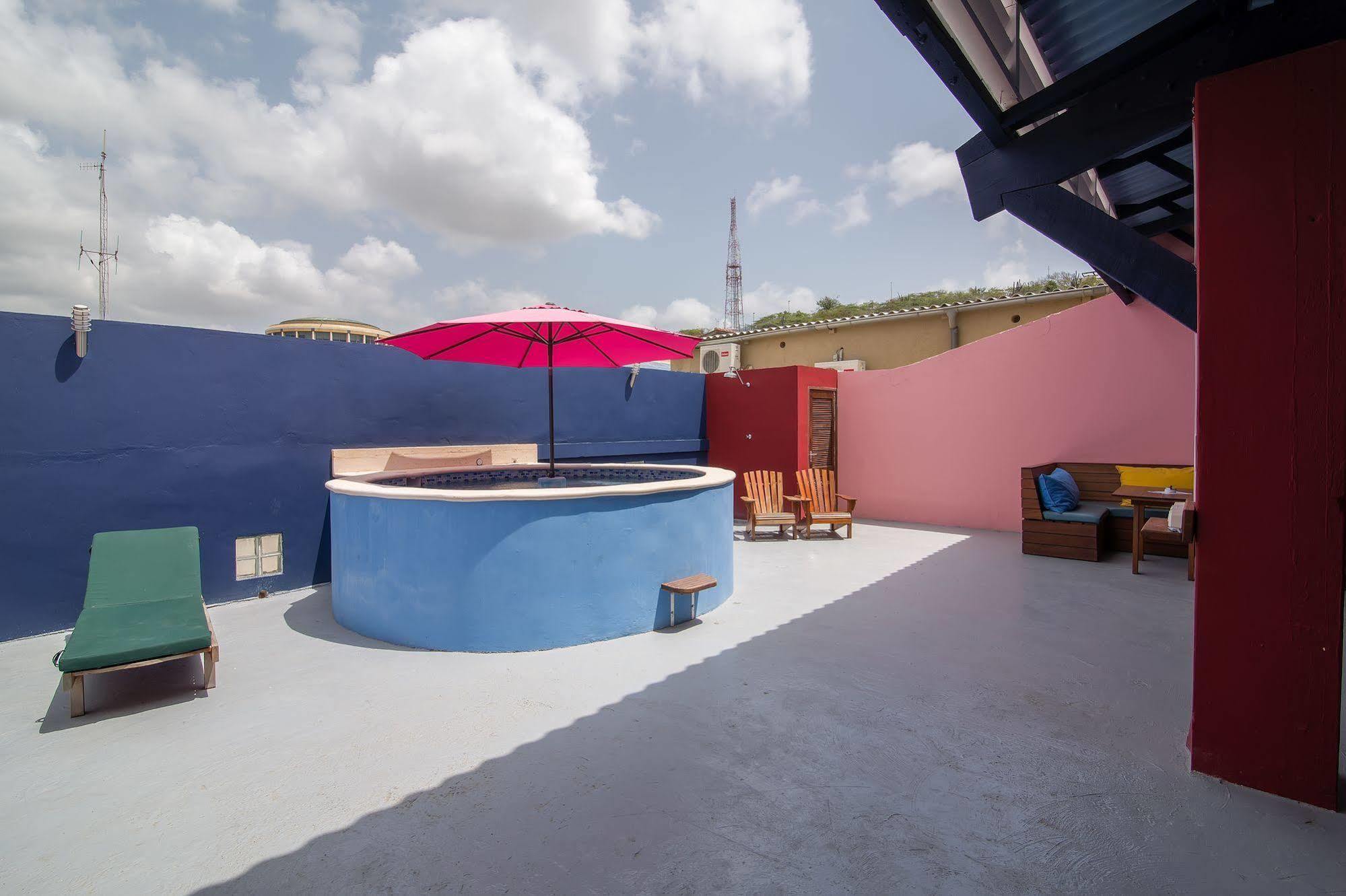 The Ritz Hostel 빌렘스타트 외부 사진